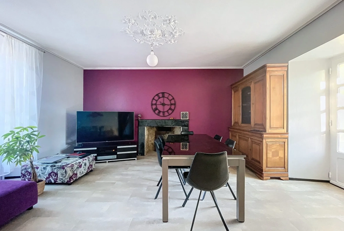 Maison à vendre de 152 m² à Laval-Vitré, village authentique 