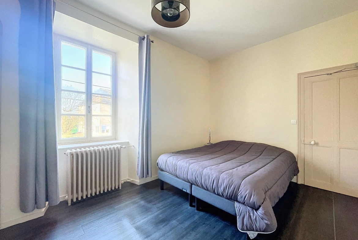 Maison à vendre de 152 m² à Laval-Vitré, village authentique 