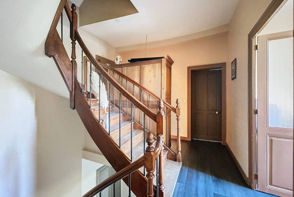 Maison à vendre de 152 m² à Laval-Vitré, village authentique 