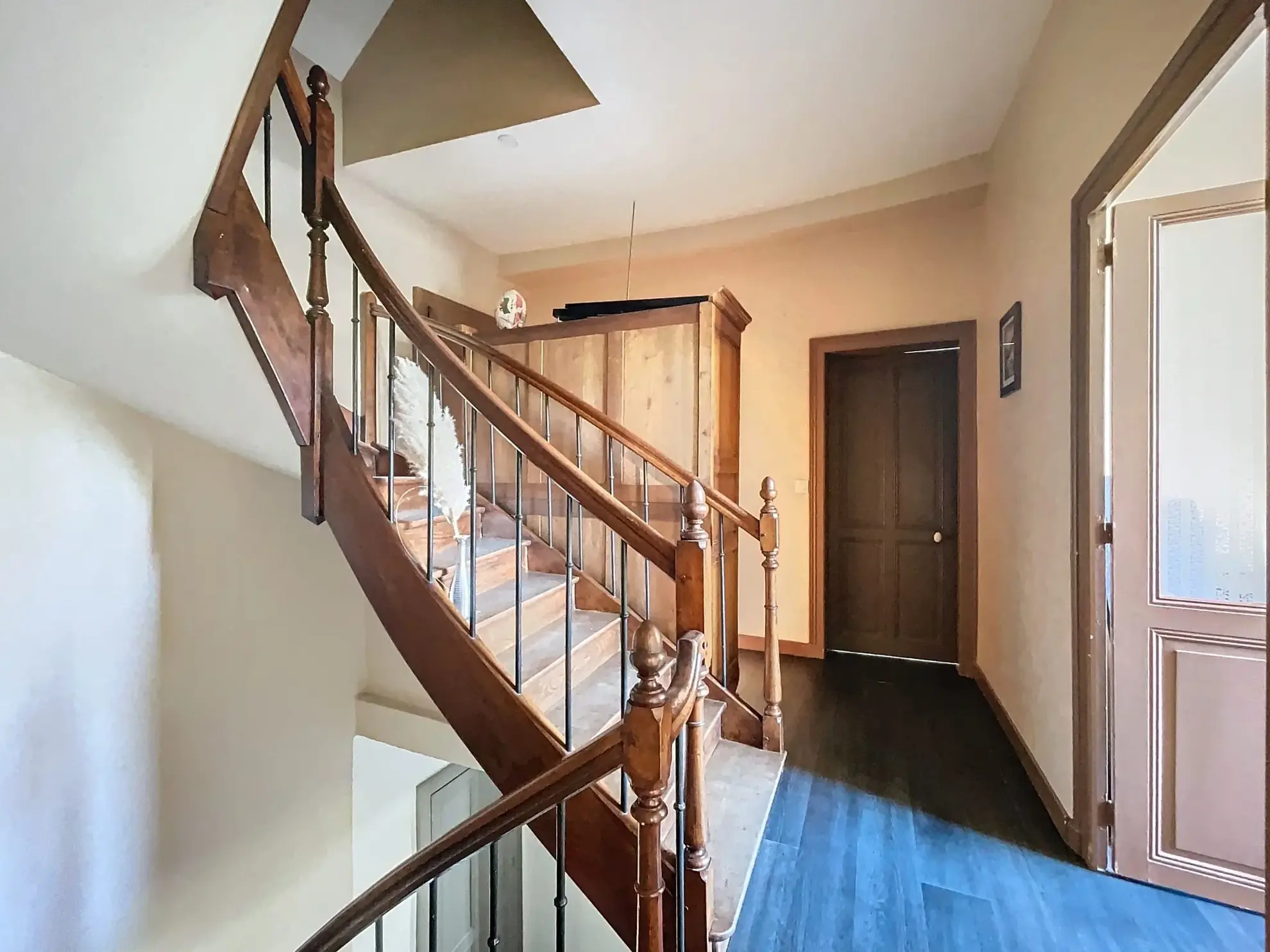 Maison à vendre de 152 m² à Laval-Vitré, village authentique 