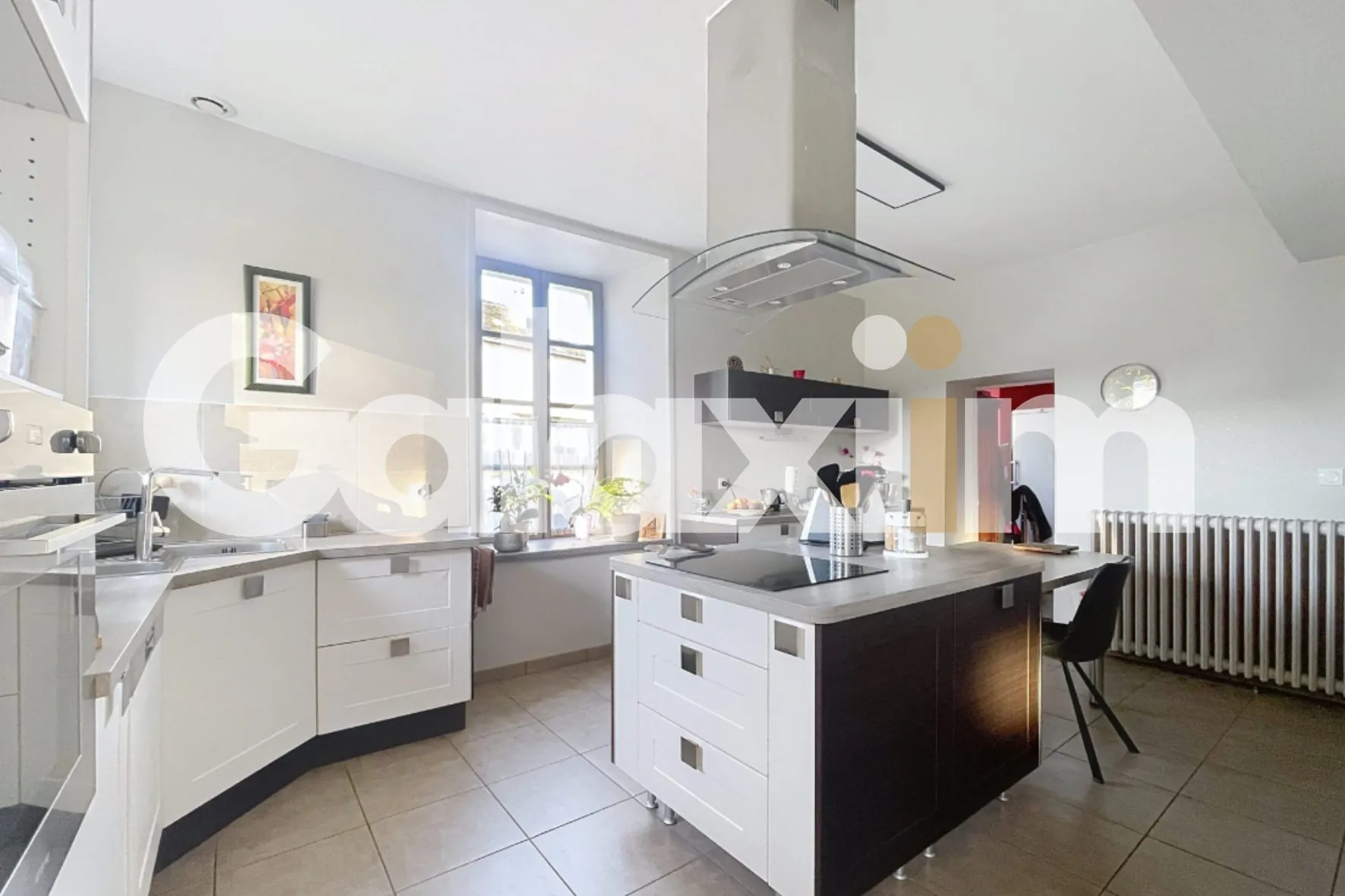 Maison à vendre de 152 m² à Laval-Vitré, village authentique 