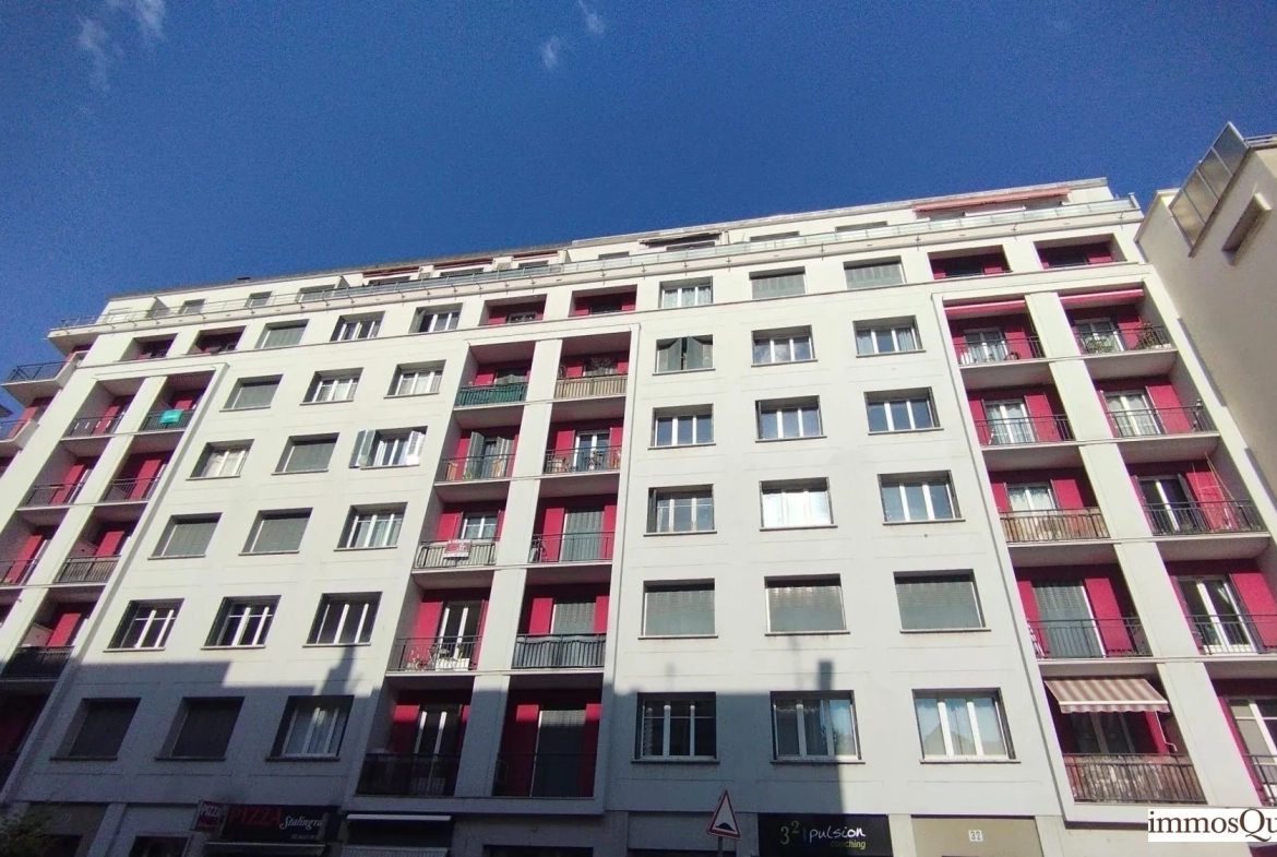 Magnifique T4 rénové avec balcon et ascenseur à Grenoble - Quartier Gustave Rivet / Albert 1er 