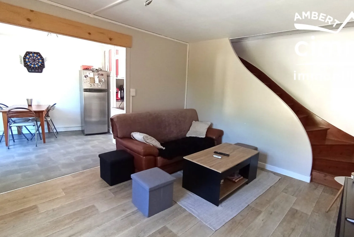 Maison rénovée avec terrasse, garage à Olliergues - Opportunité d’investissement 
