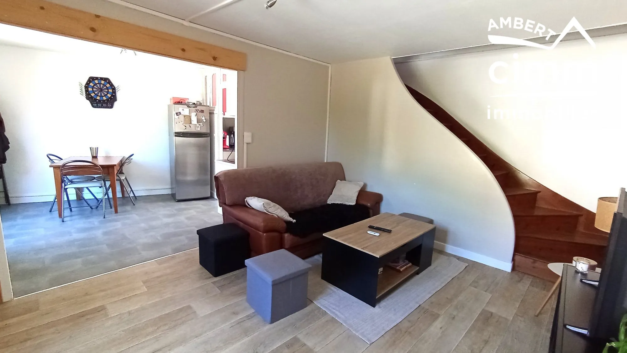 Maison rénovée avec terrasse, garage à Olliergues - Opportunité d’investissement 