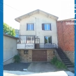 Maison rénovée avec garage, terrasse et vue panoramique à Olliergues