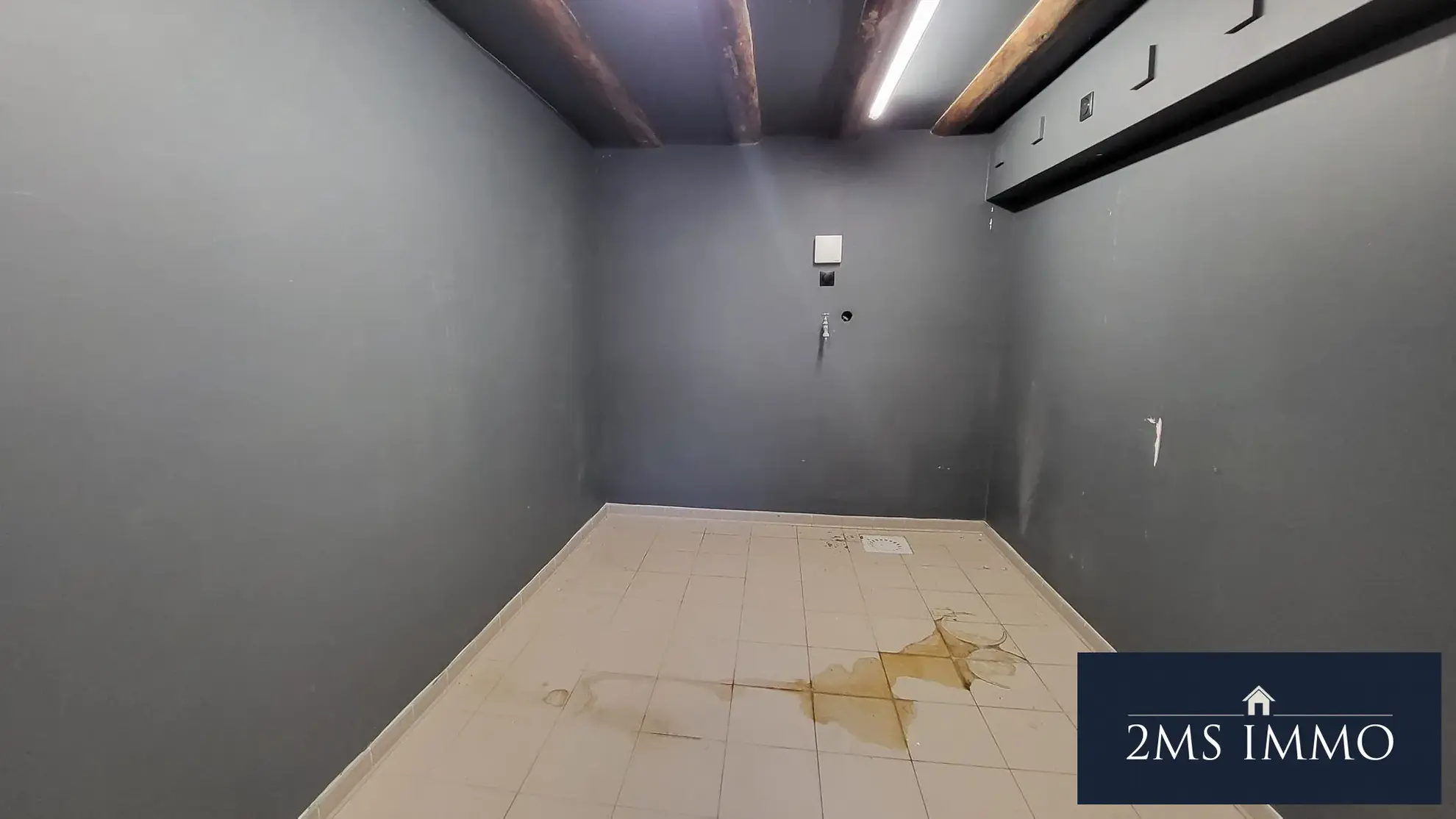 Grande dépendance à Ungersheim de 182 m² à aménager avec parking extérieur 