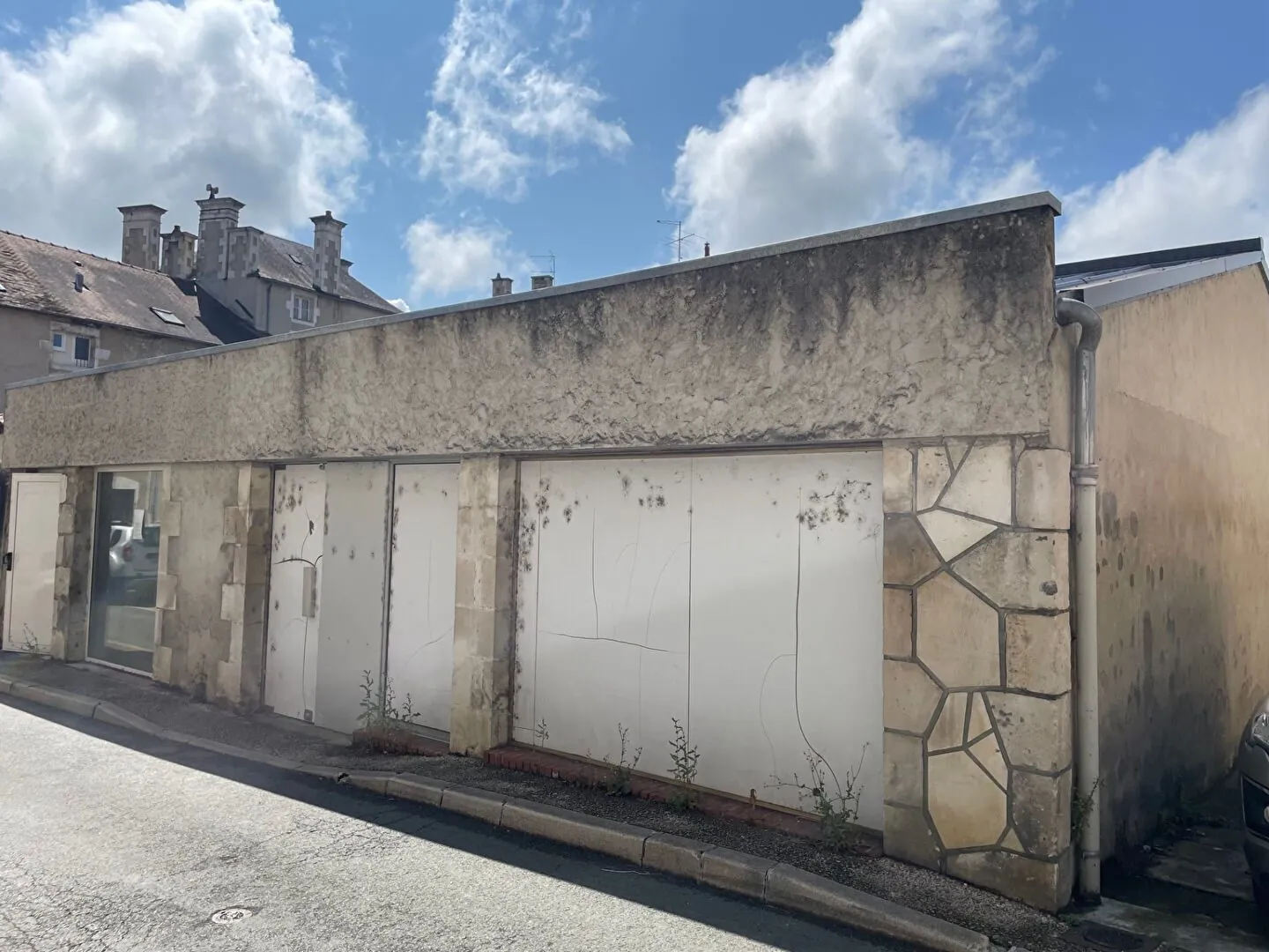 Local commercial 110 m² à Chauvigny avec vitrine - idéal activité ou stockage 