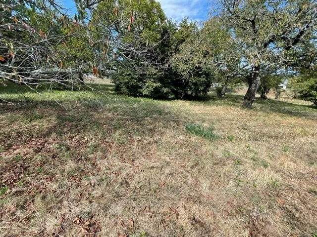 Terrain à bâtir de 1850 m² à Bonnes (86300) proche commodités 
