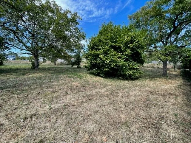 Terrain à bâtir de 1850 m² à Bonnes (86300) proche commodités 