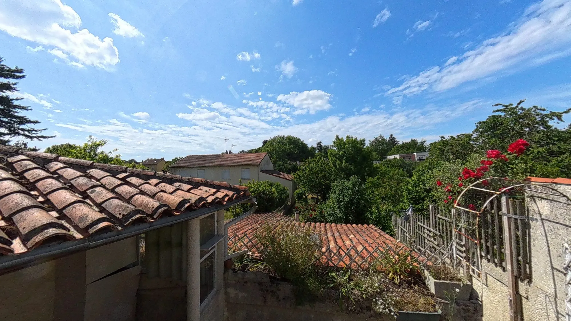 Charmante maison ancienne à Poitiers avec jardin et potentiel de rénovation 