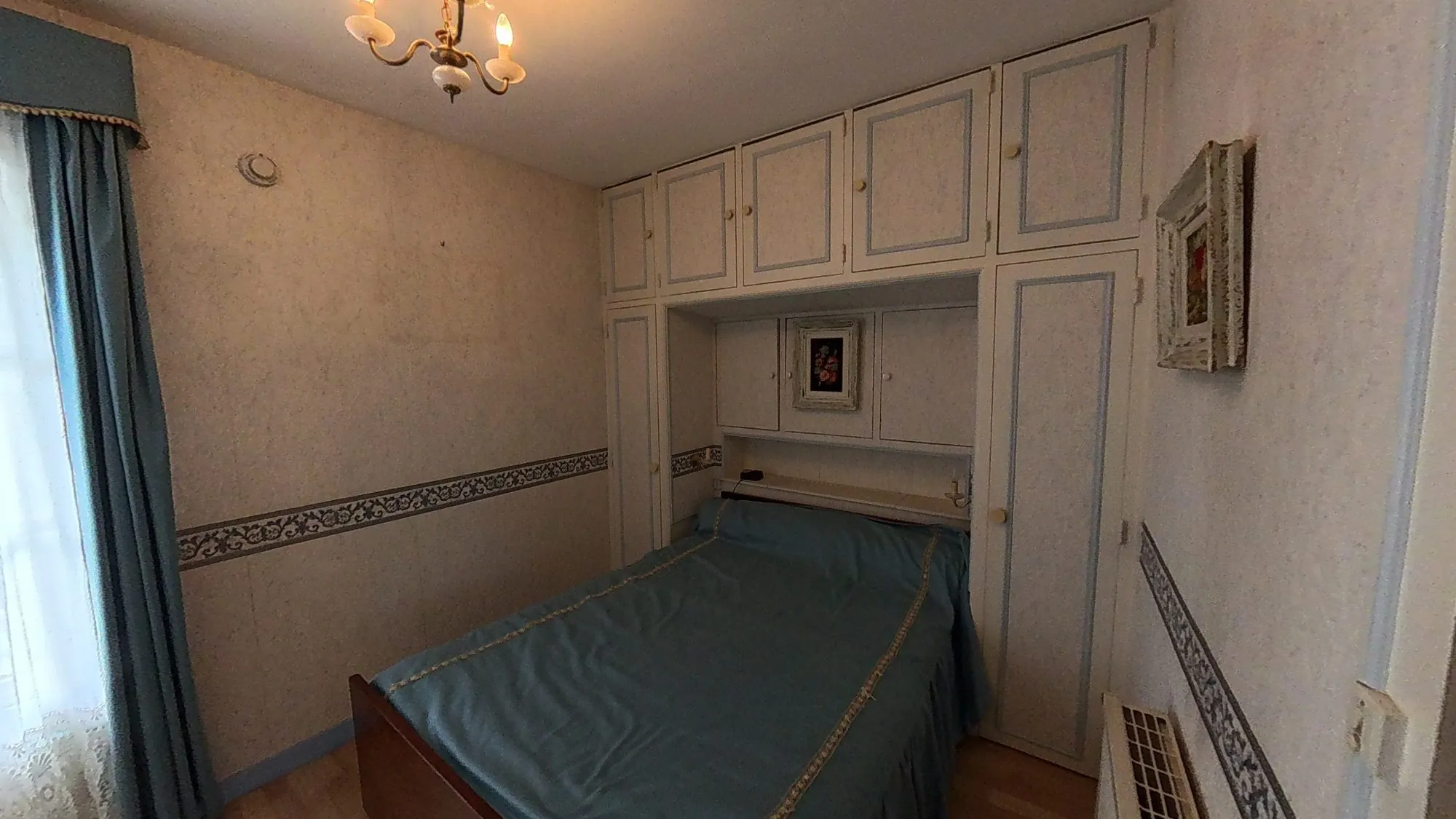 Charmante maison ancienne à Poitiers avec jardin et potentiel de rénovation 