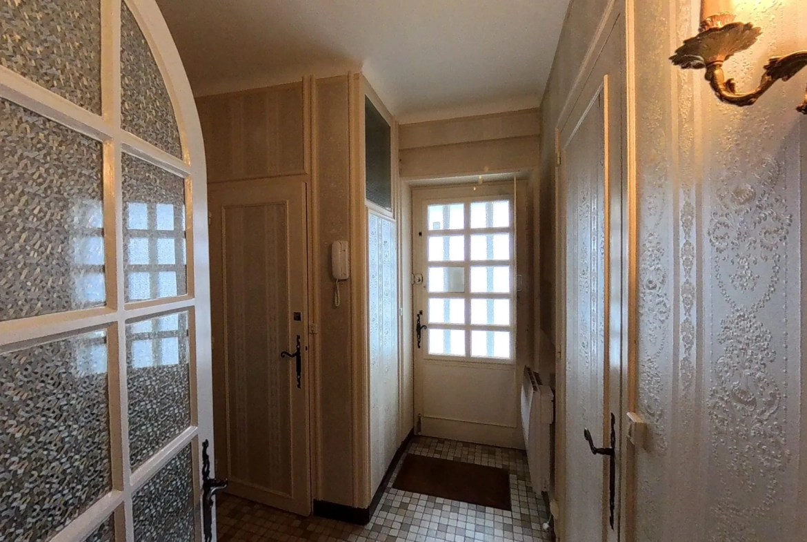 Charmante maison ancienne à Poitiers avec jardin et potentiel de rénovation 