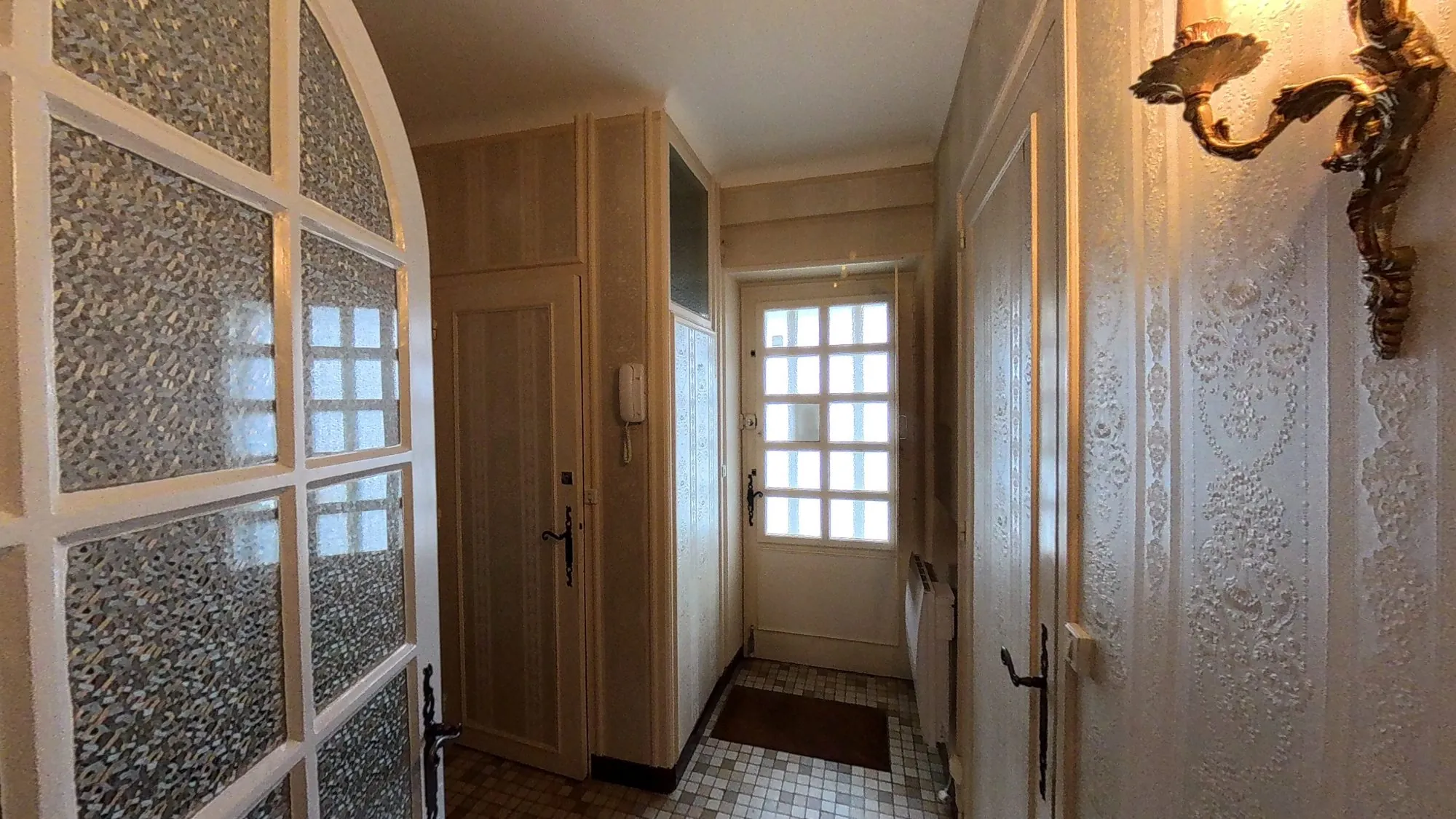 Charmante maison ancienne à Poitiers avec jardin et potentiel de rénovation 