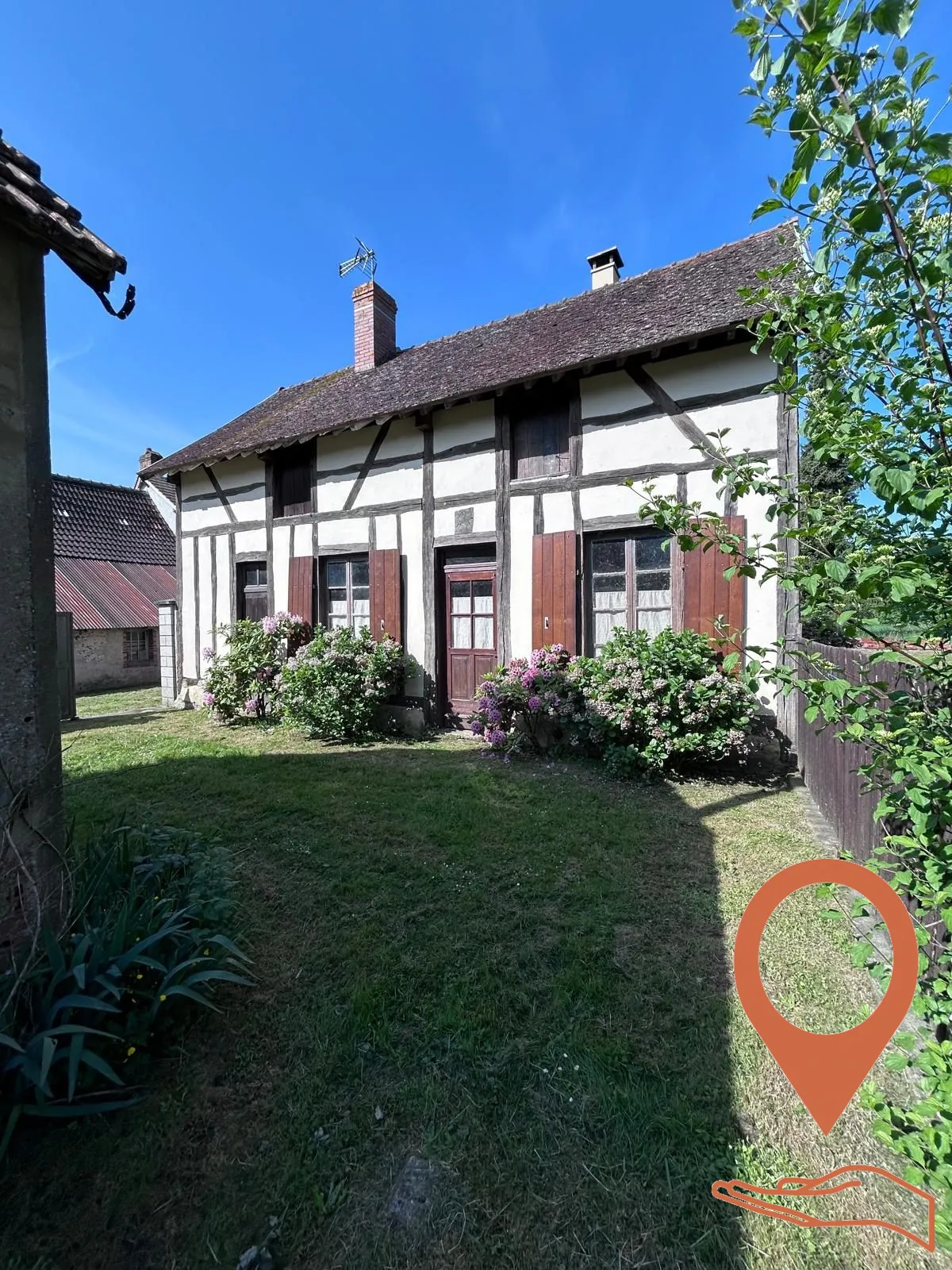 Charmante maison à vendre à Cernoy-en-Berry avec jardin et potentiel d'aménagement 