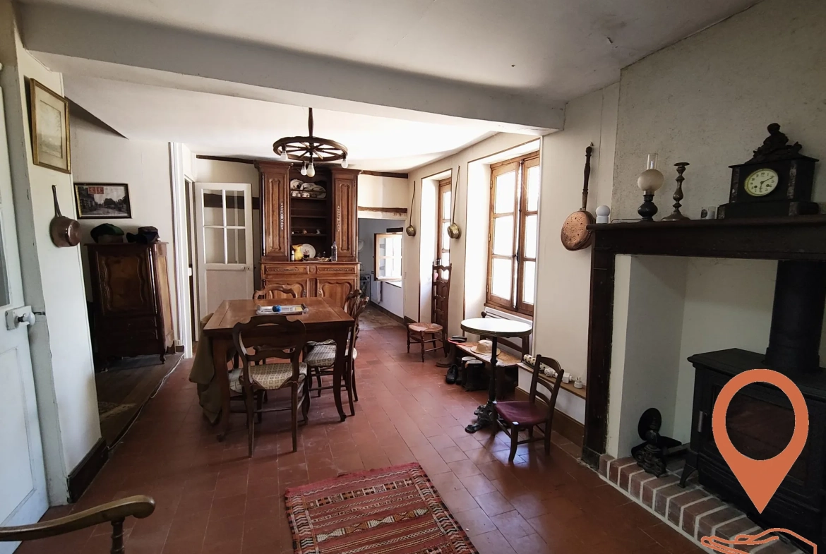 Charmante maison à vendre à Cernoy-en-Berry avec jardin et potentiel d'aménagement 