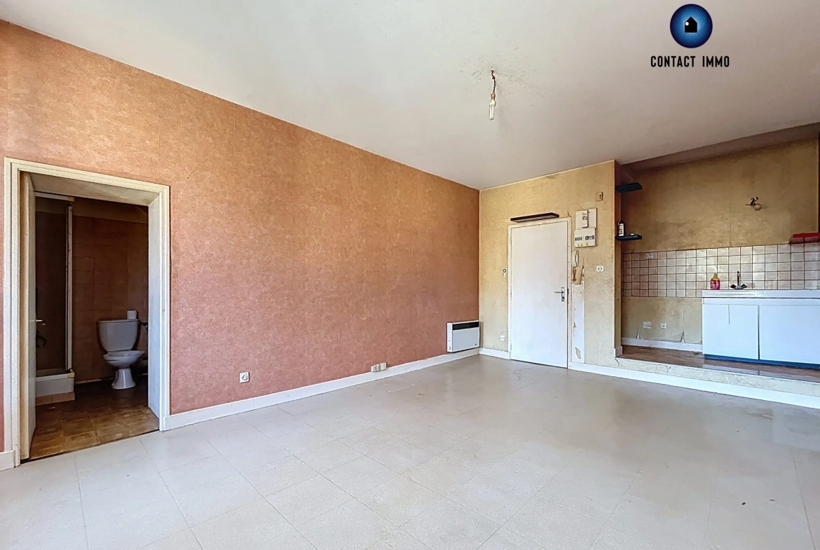 Studio à rénover de 22 m² en plein centre de Brive-la-Gaillarde, idéal investissement 
