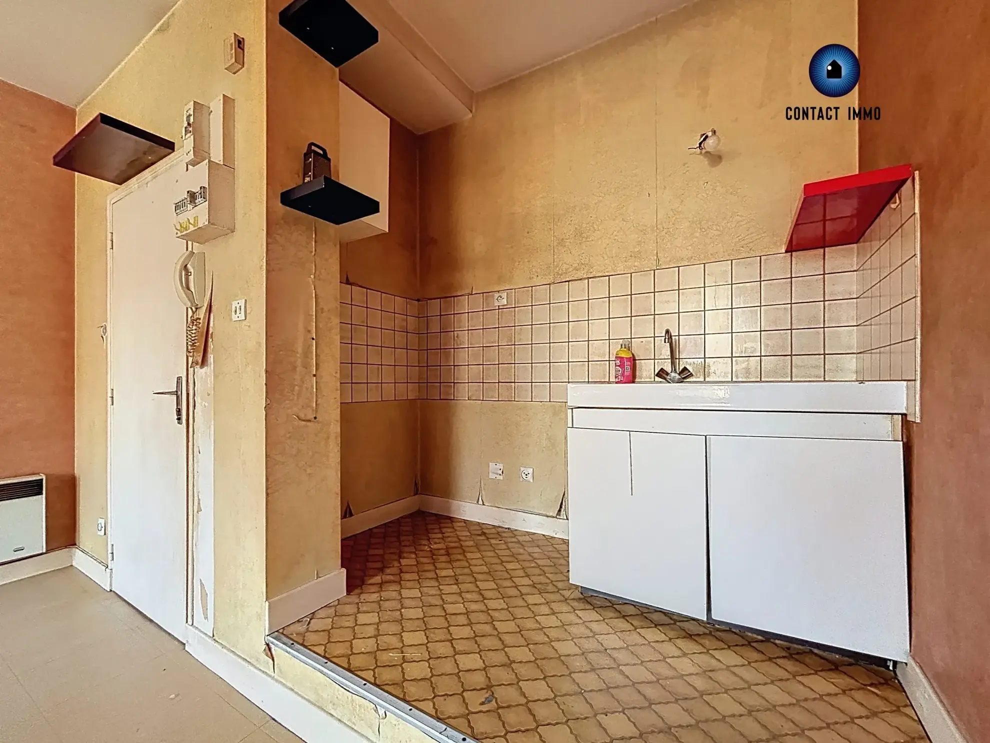 Studio à rénover de 22 m² en plein centre de Brive-la-Gaillarde, idéal investissement 