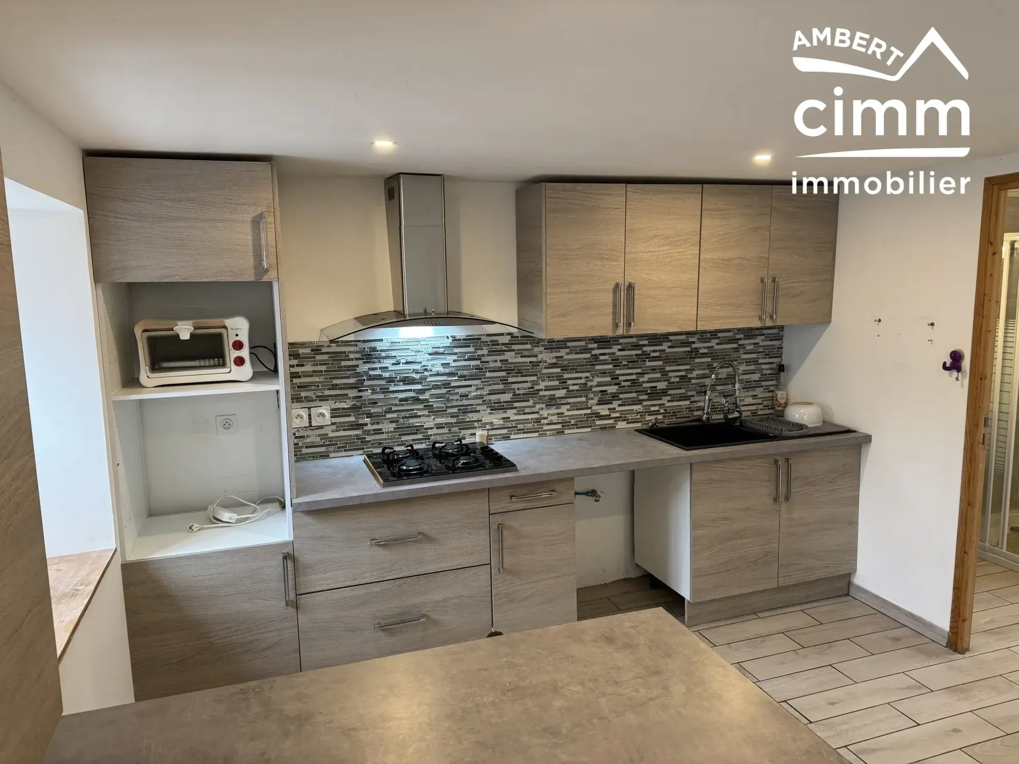 Achat ensemble de deux maisons mitoyennes à Ambert avec garages et jardin, idéal investisseur 