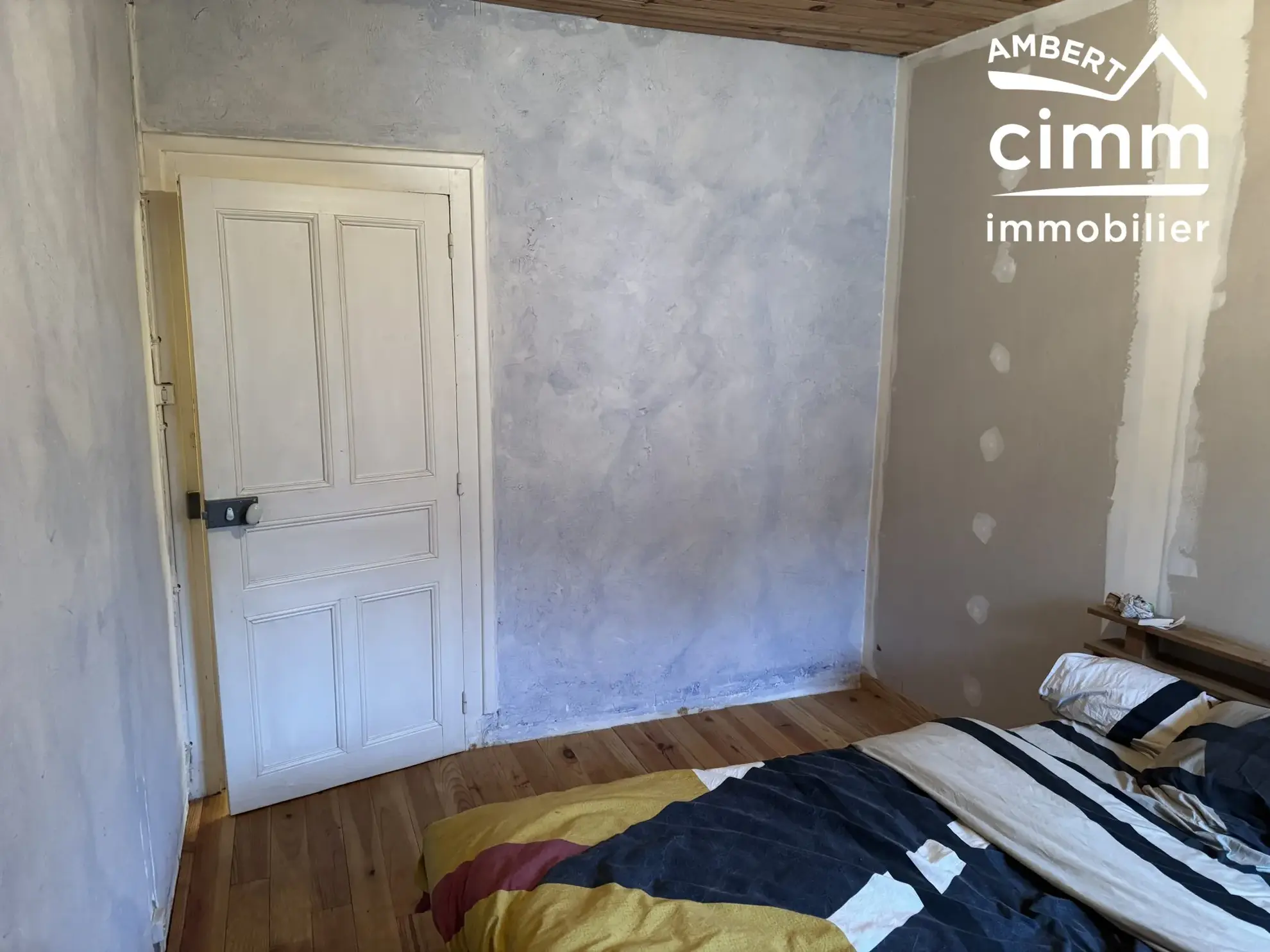 Achat ensemble de deux maisons mitoyennes à Ambert avec garages et jardin, idéal investisseur 