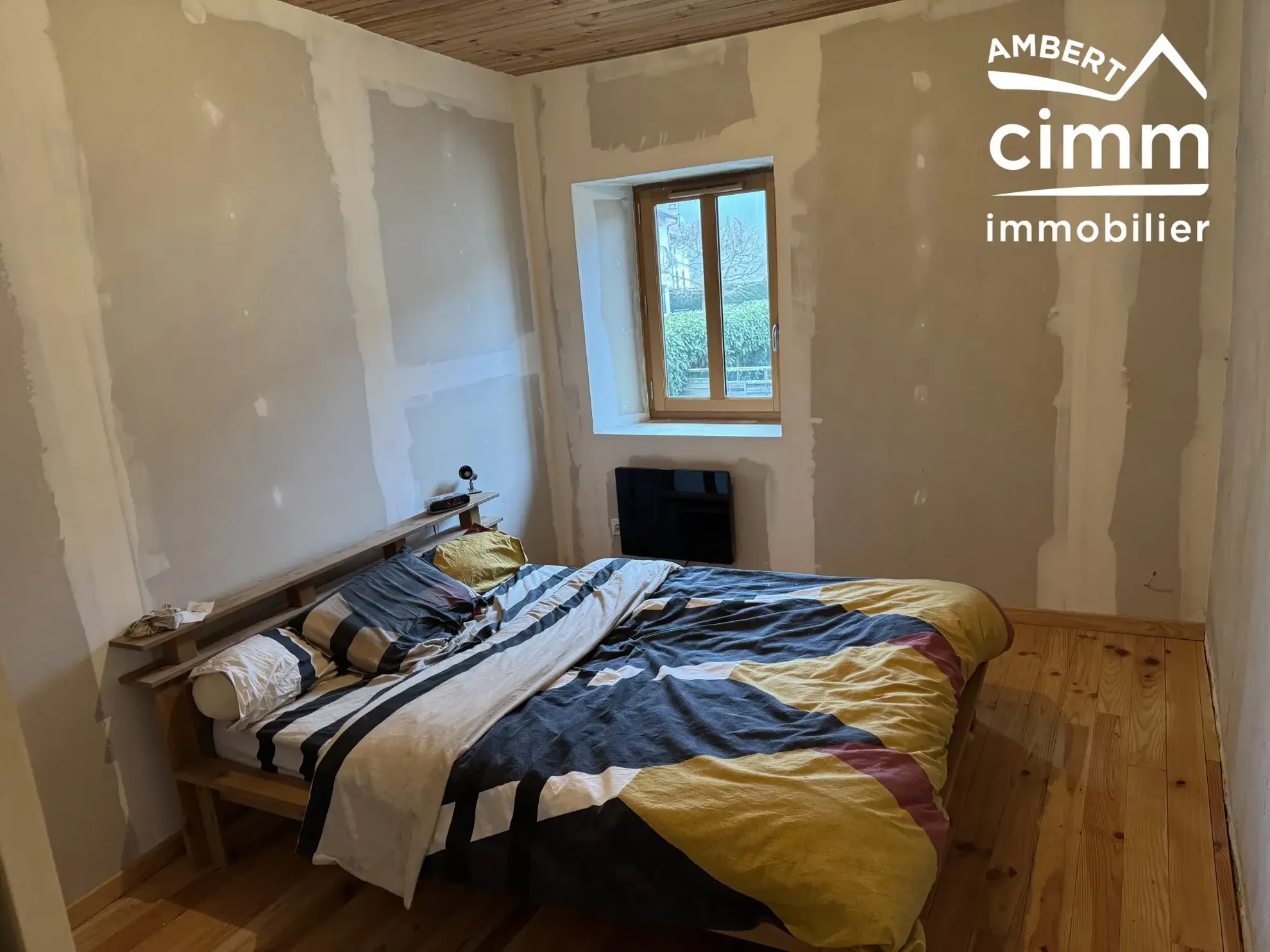 Achat ensemble de deux maisons mitoyennes à Ambert avec garages et jardin, idéal investisseur 