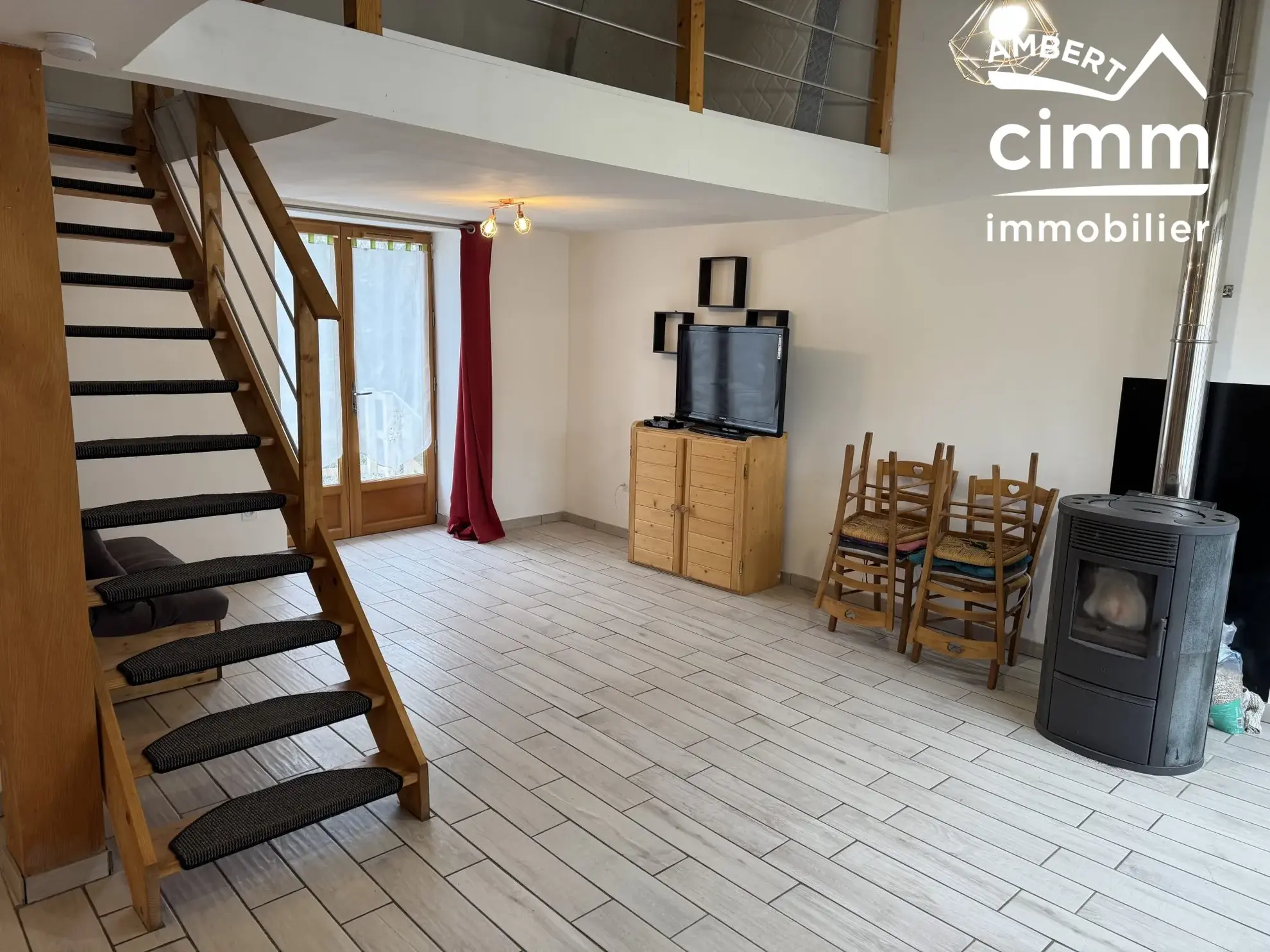 Achat ensemble de deux maisons mitoyennes à Ambert avec garages et jardin, idéal investisseur 