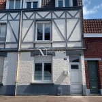 Maison à rénover à Roubaix avec grand potentiel et cave, proche commodités