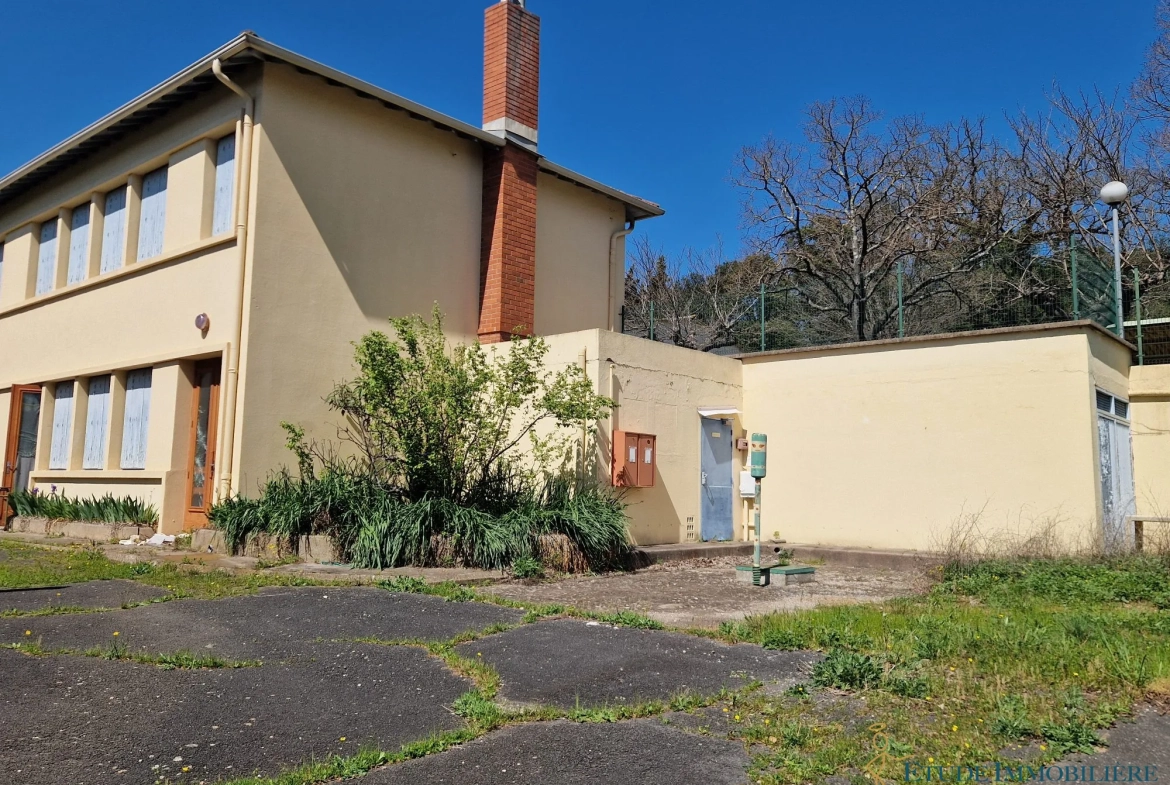 Villa 3 pièces à Bédarieux de 145 m² à rénover 