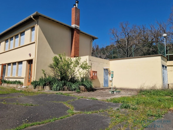 Villa 3 pièces à Bédarieux de 145 m² à rénover