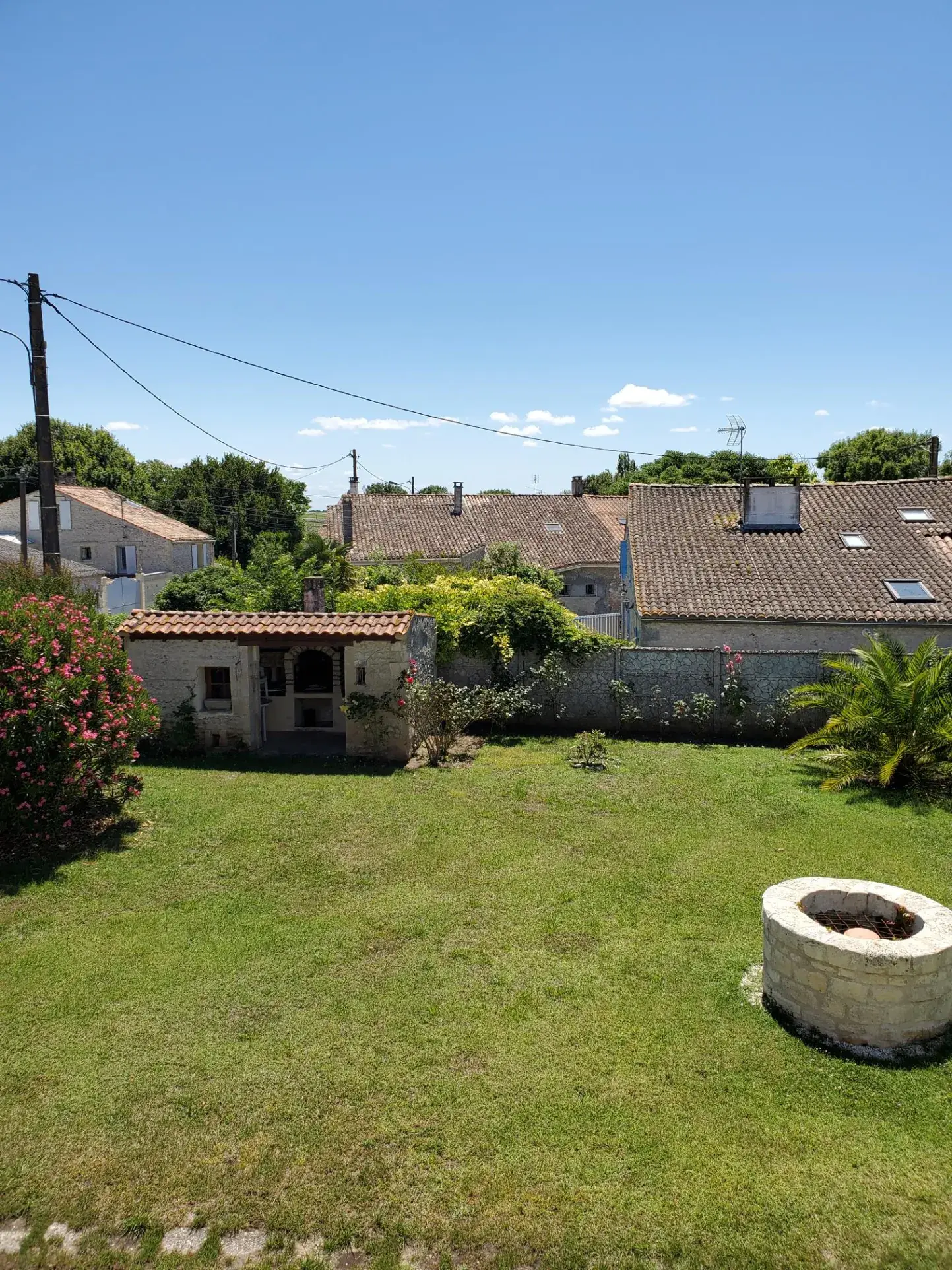 Charmante maison charentaise avec dépendances et jardin proche Royan 