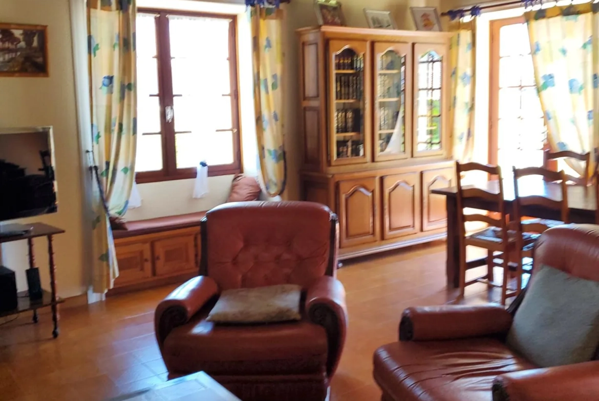 Charmante maison charentaise avec dépendances et jardin proche Royan 