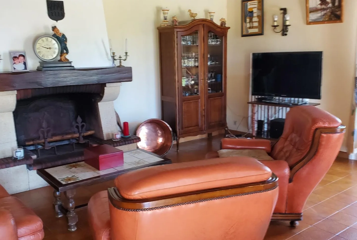 Charmante maison charentaise avec dépendances et jardin proche Royan 