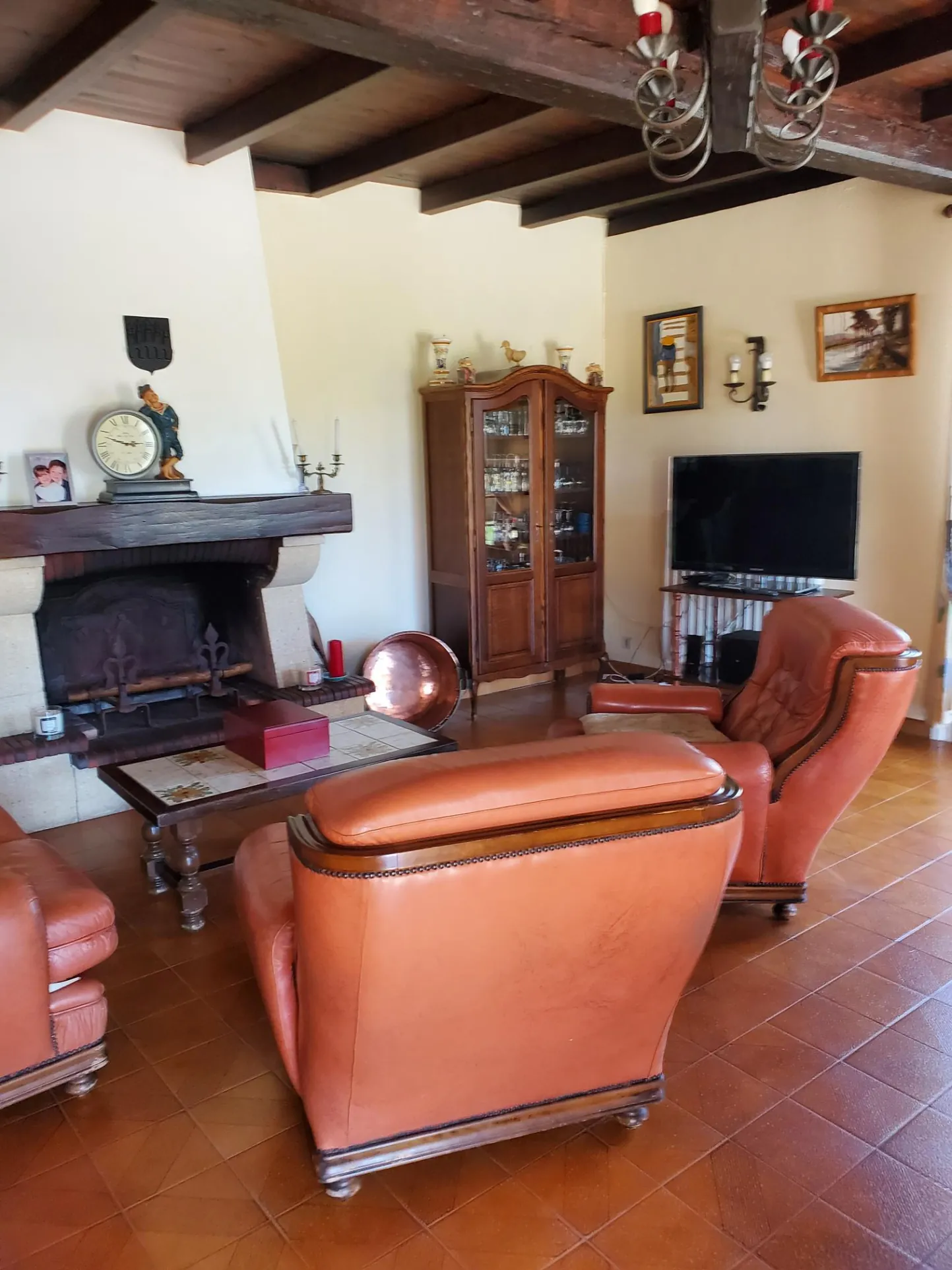 Charmante maison charentaise avec dépendances et jardin proche Royan 