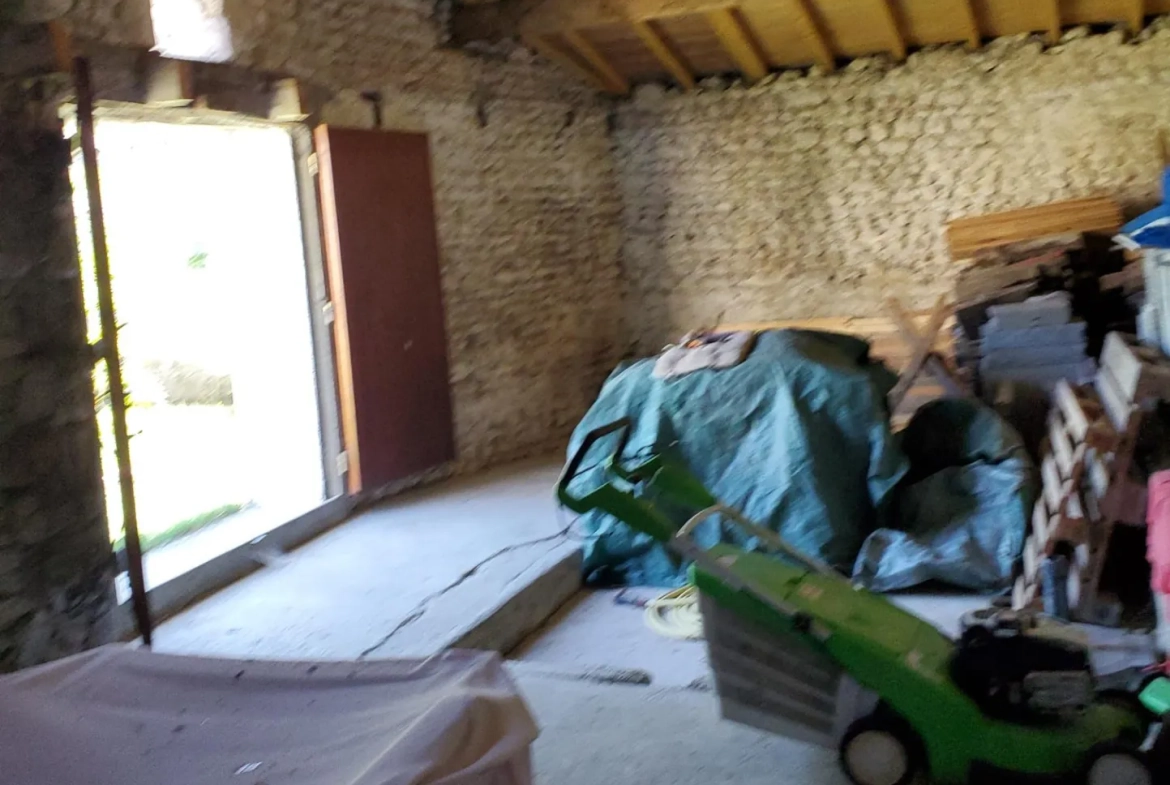 Charmante maison charentaise avec dépendances et jardin proche Royan 