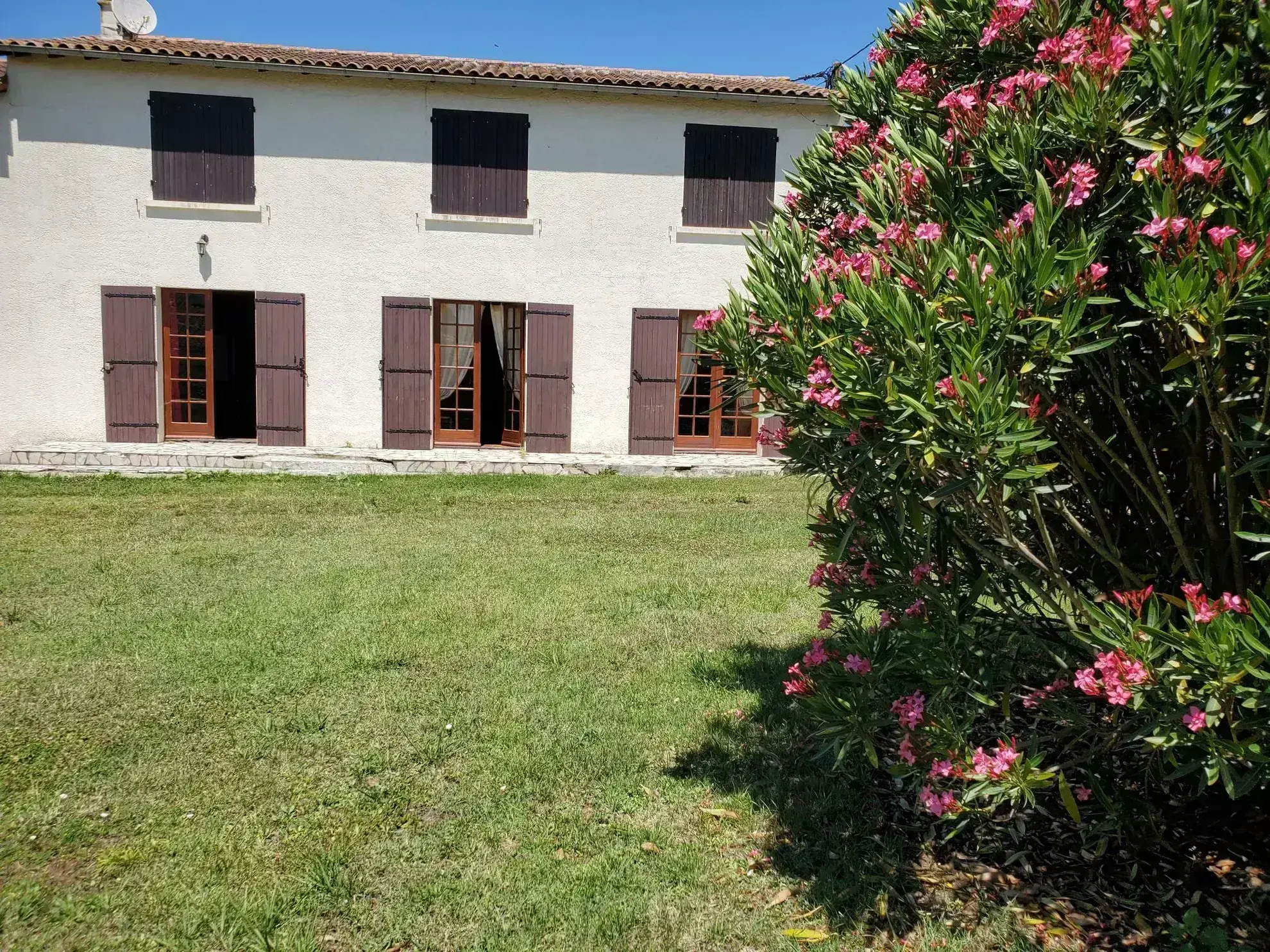Charmante maison charentaise avec dépendances et jardin proche Royan 
