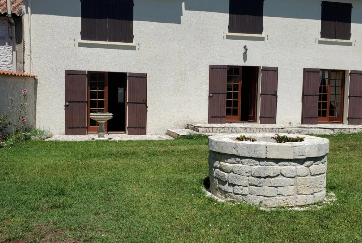 Charmante maison charentaise avec dépendances et jardin proche Royan 