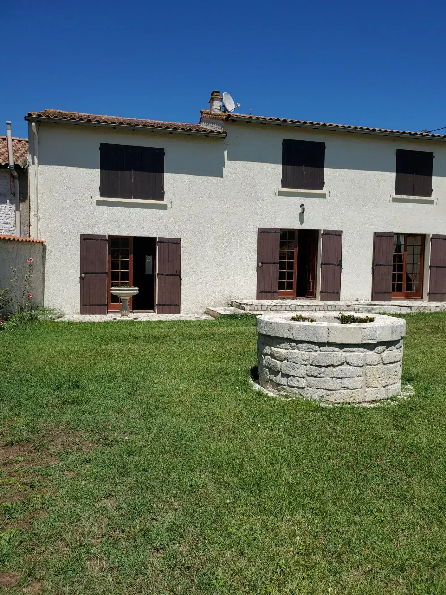 Charmante maison charentaise avec dépendances et jardin proche Royan 