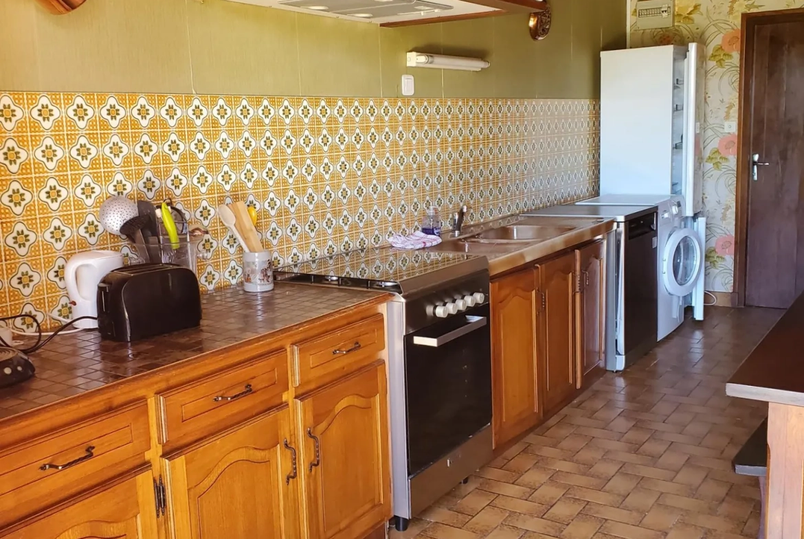 Charmante maison charentaise avec dépendances et jardin proche Royan 