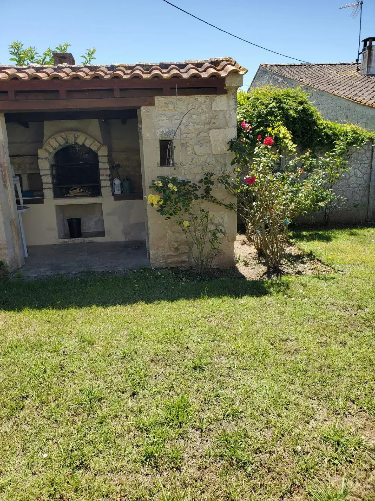 Charmante maison charentaise avec dépendances et jardin proche Royan 