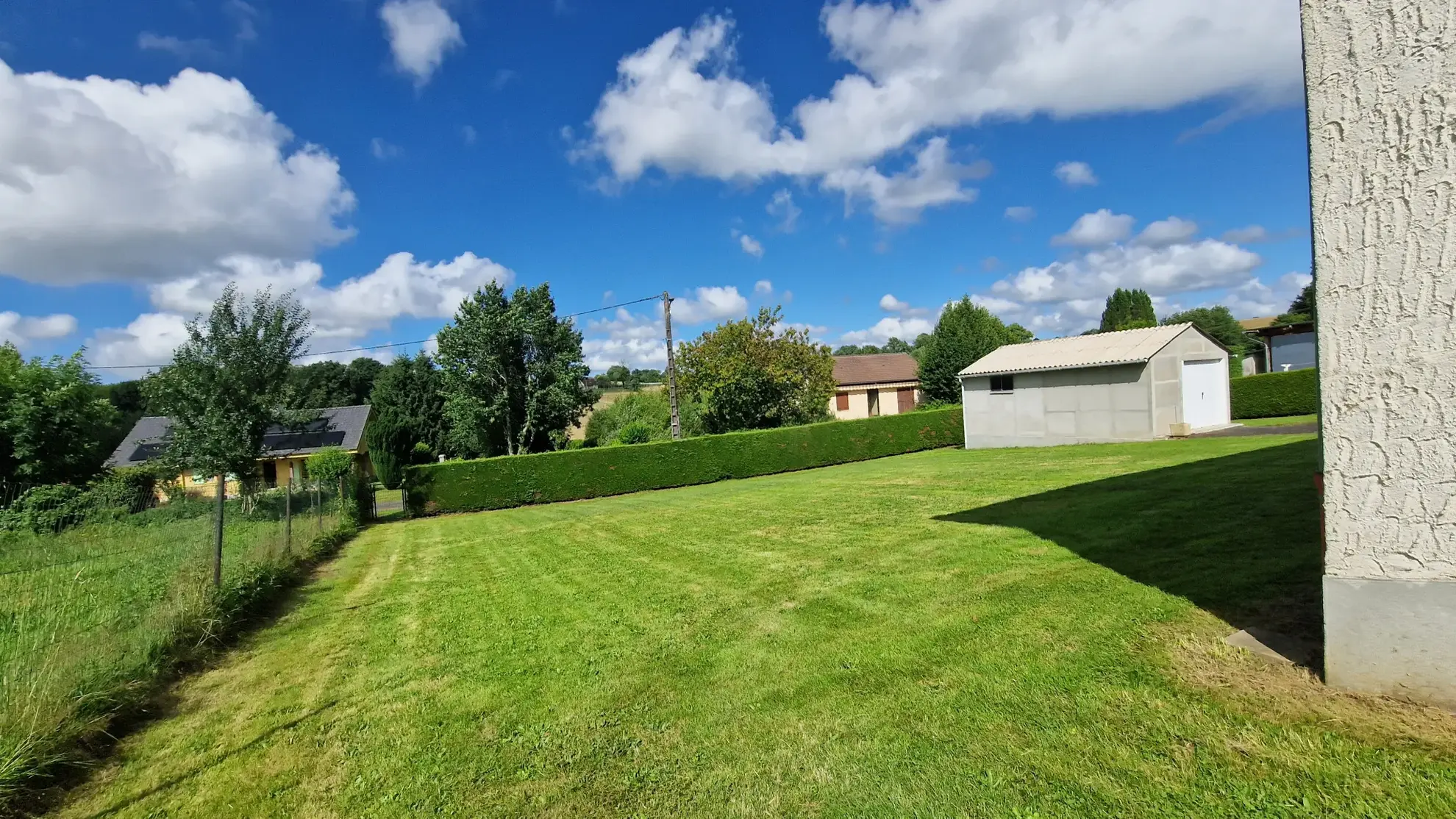 Maison indépendante rénovée à Lubersac avec terrain de 1200 m² et dépendance 