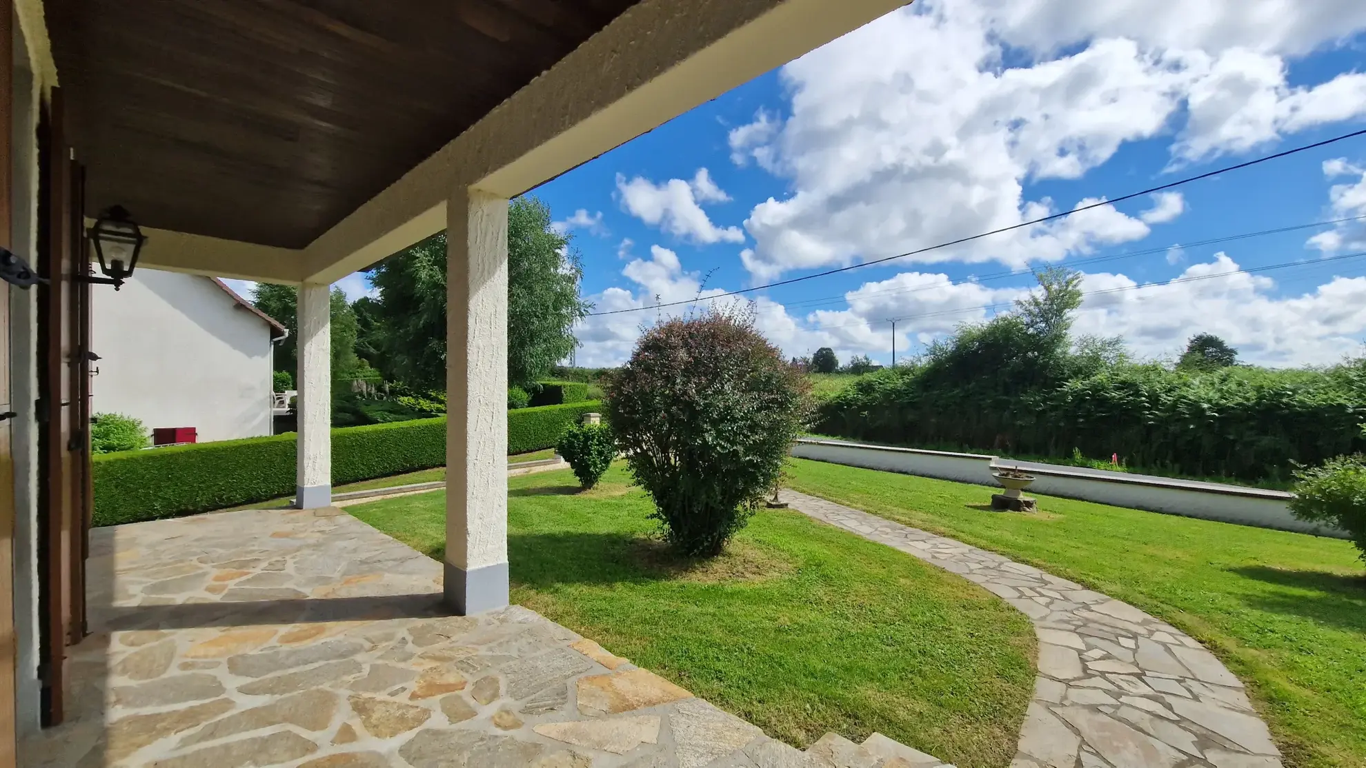 Maison indépendante rénovée à Lubersac avec terrain de 1200 m² et dépendance 