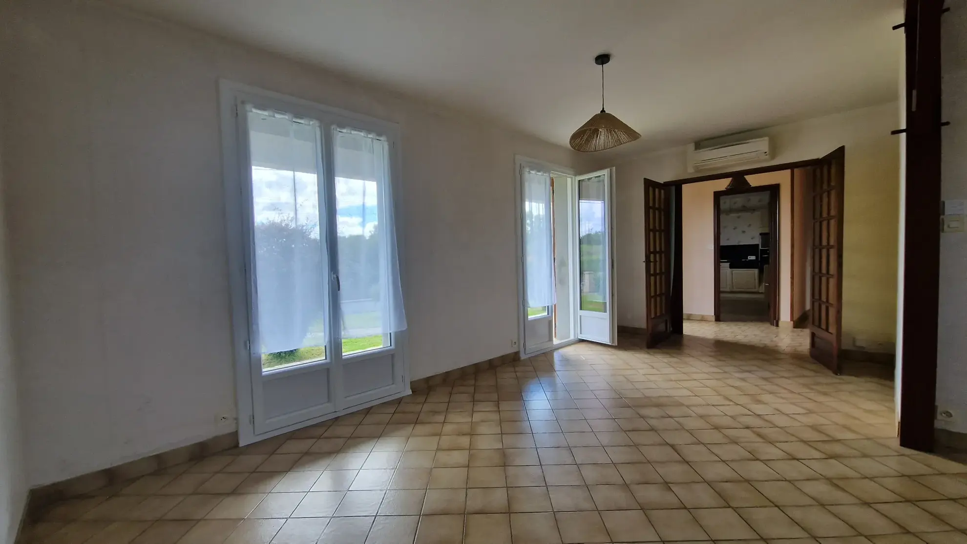 Maison indépendante rénovée à Lubersac avec terrain de 1200 m² et dépendance 
