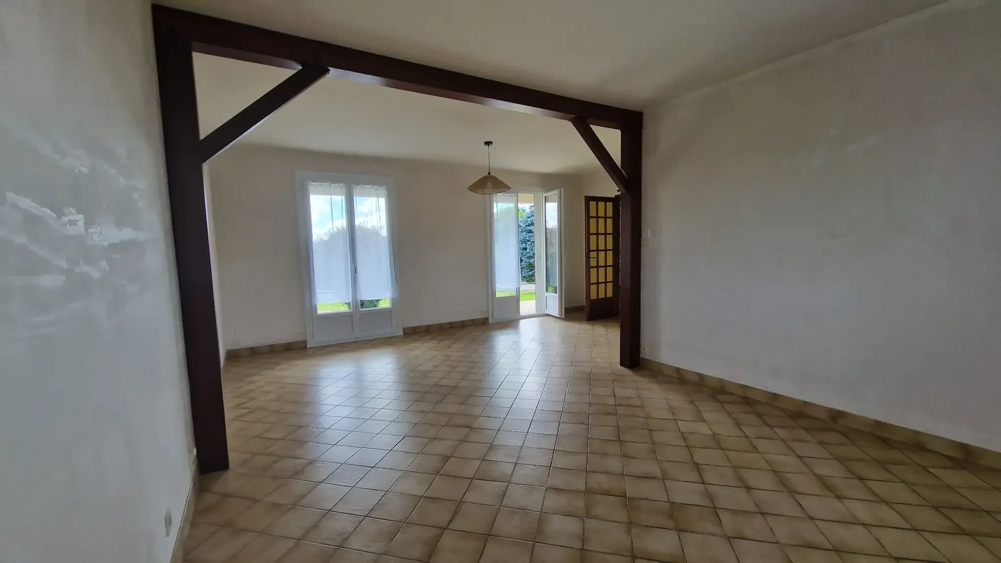 Maison indépendante rénovée à Lubersac avec terrain de 1200 m² et dépendance 