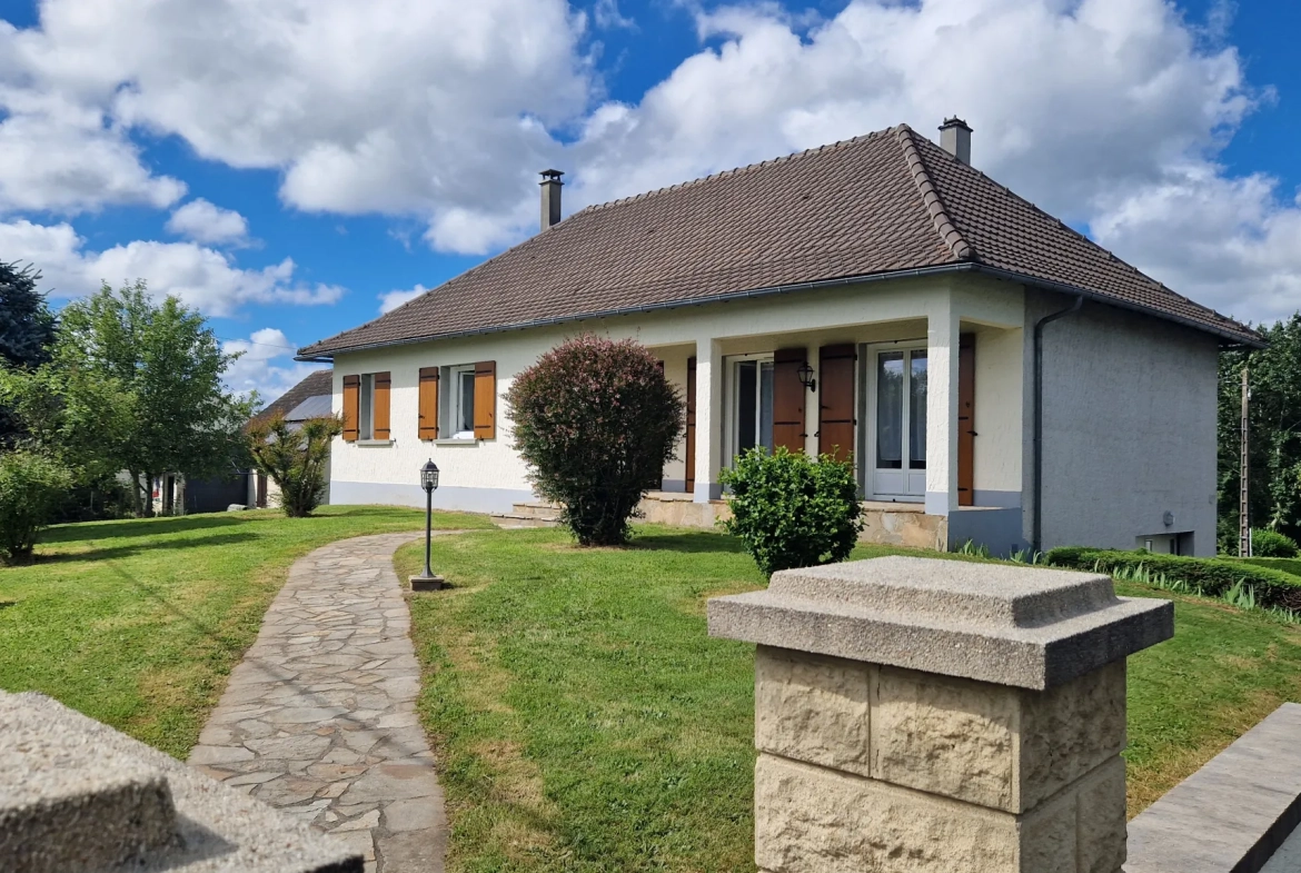 Maison indépendante rénovée à Lubersac avec terrain de 1200 m² et dépendance 