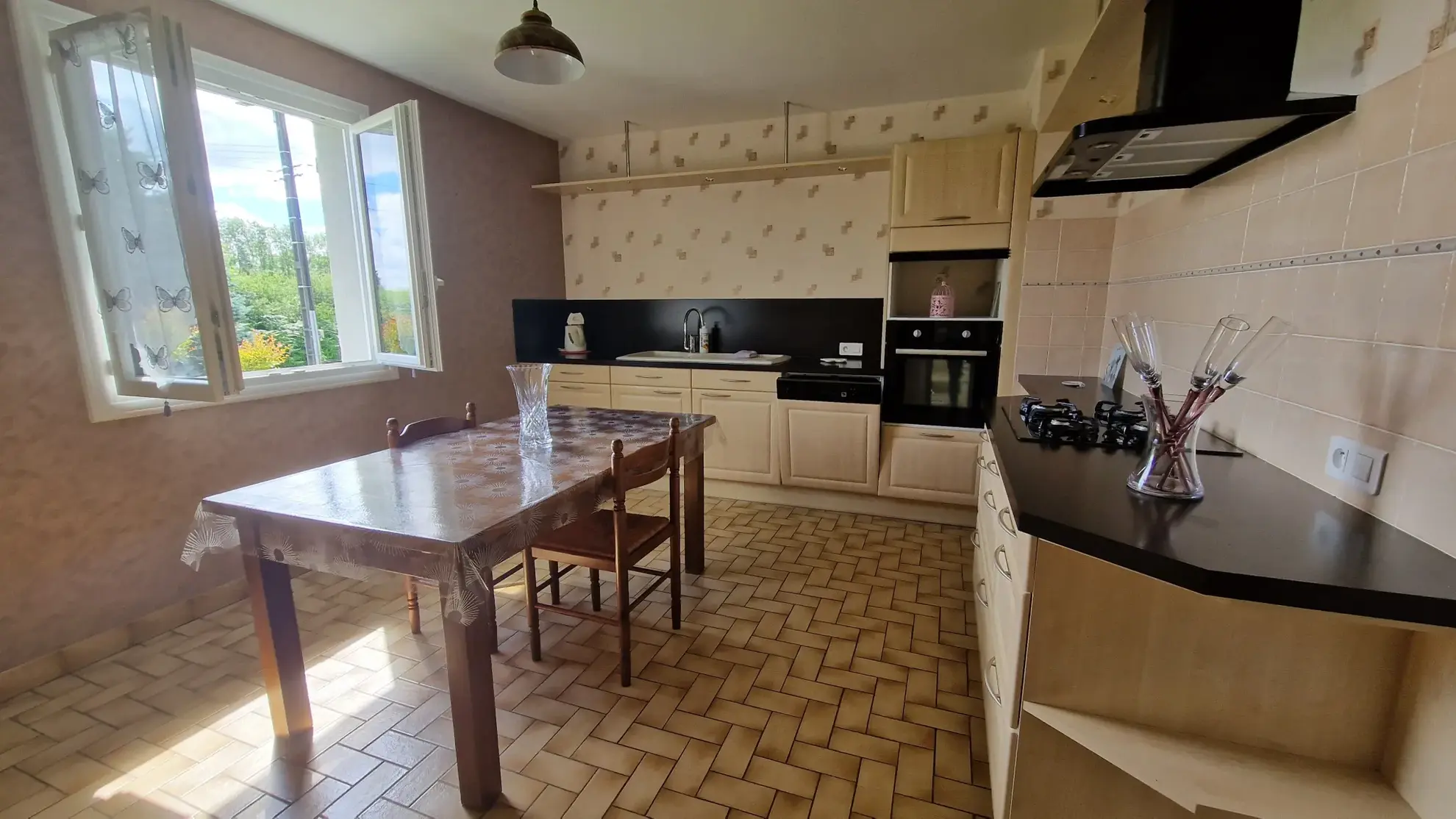 Maison indépendante rénovée à Lubersac avec terrain de 1200 m² et dépendance 