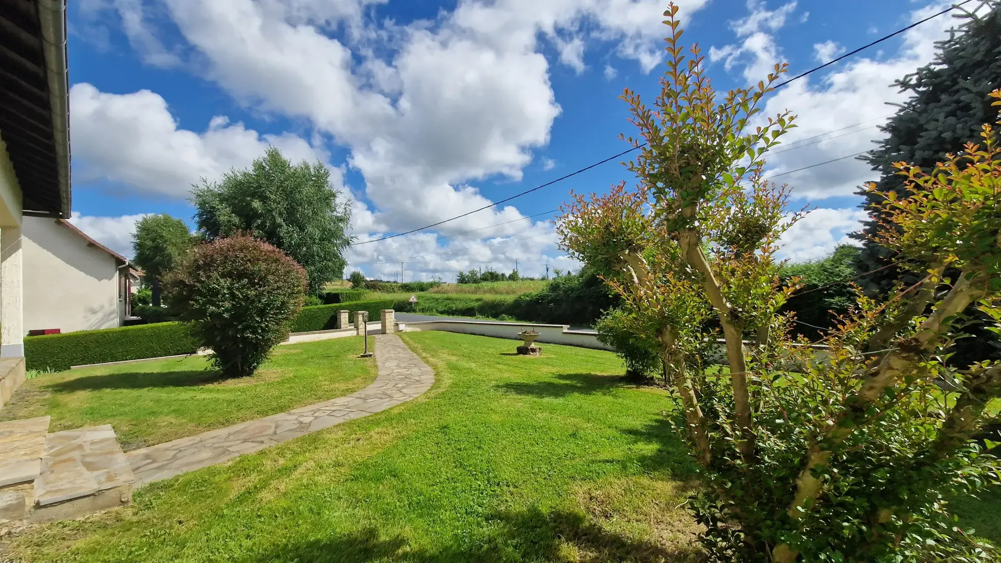 Maison indépendante rénovée à Lubersac avec terrain de 1200 m² et dépendance 