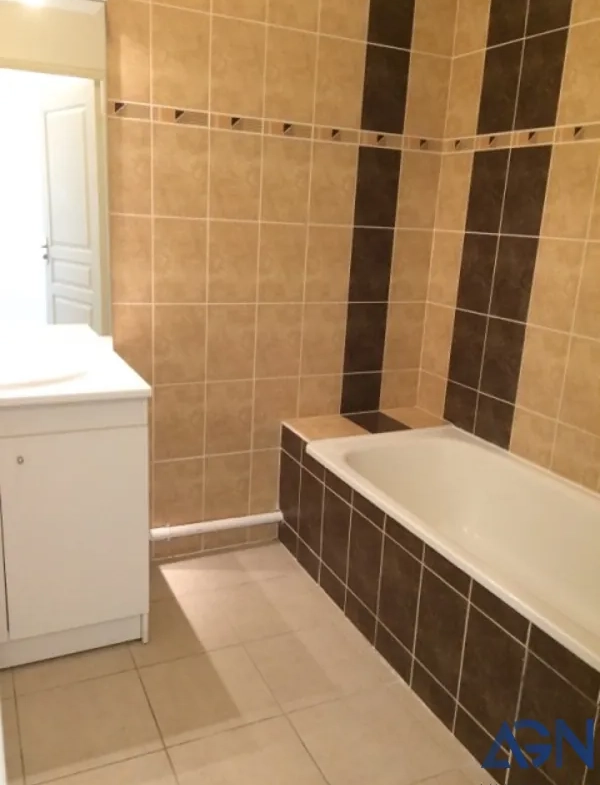Appartement T2 à vendre à Montpellier Croix d'Argent avec terrasse et garage 