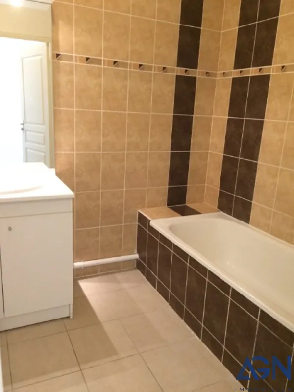 Appartement T2 à vendre à Montpellier Croix d'Argent avec terrasse et garage 