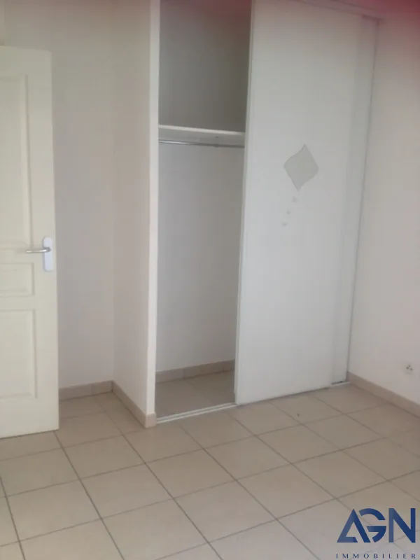 Appartement T2 à vendre à Montpellier Croix d'Argent avec terrasse et garage 