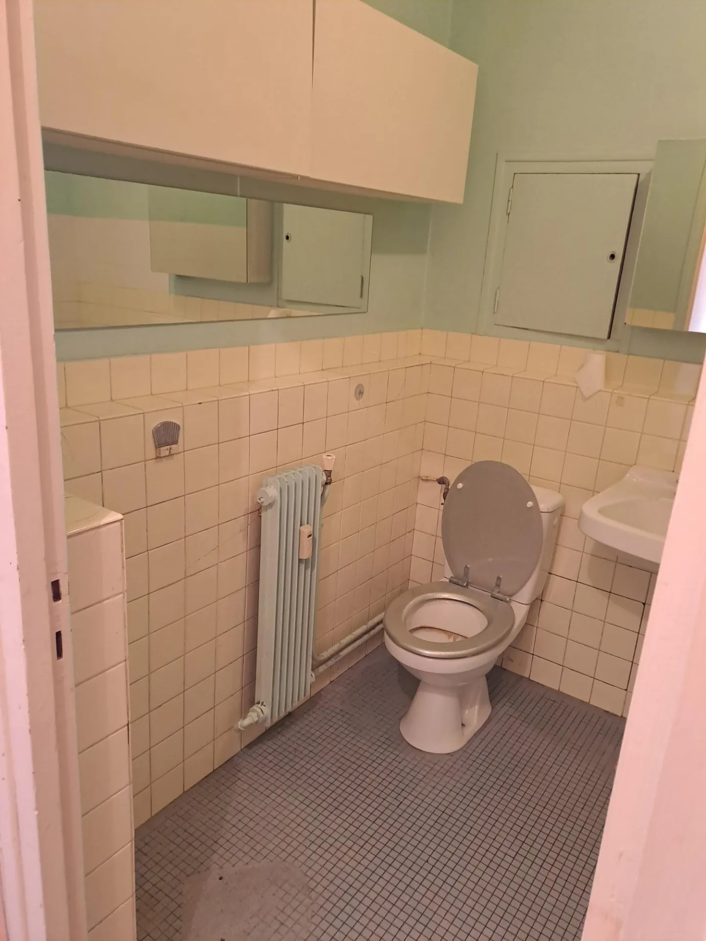 Studio à vendre de 25 m² à Paris 15 secteur Convention avec balcon 