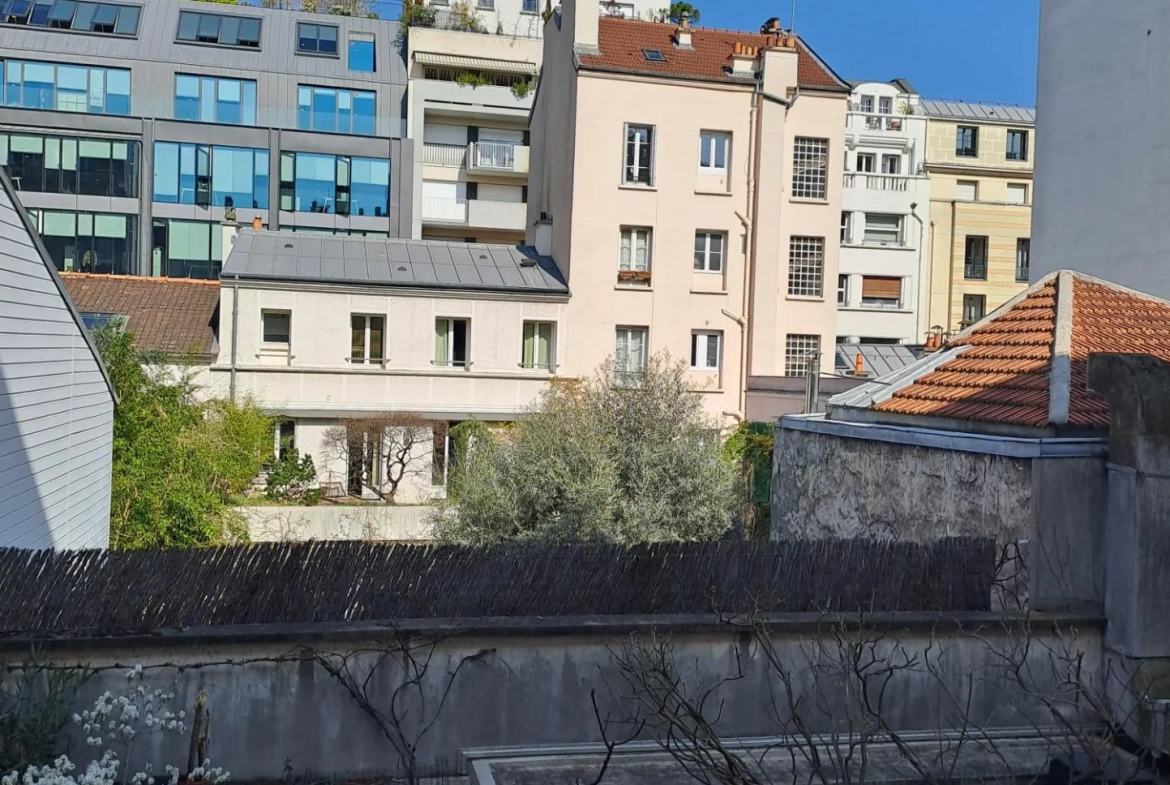 Studio à vendre de 25 m² à Paris 15 secteur Convention avec balcon 